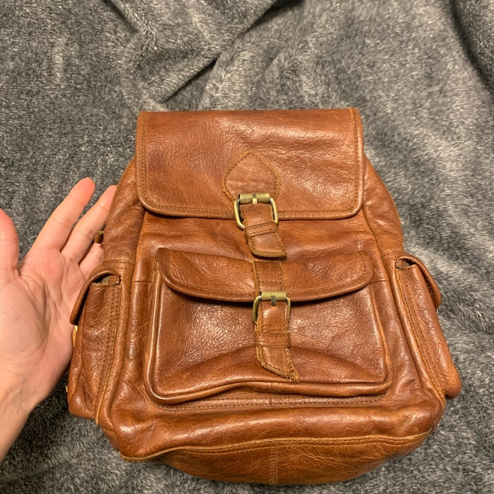 Mo & Co medium leather backpack